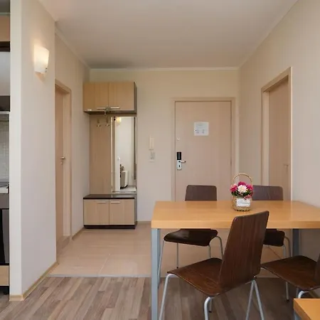 Fantastic At The Apartment *